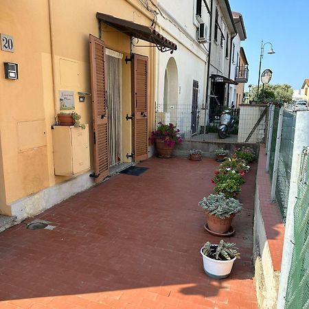 Apartamento La Casa Di Nonna Ottorina Venturina Terme Exterior foto