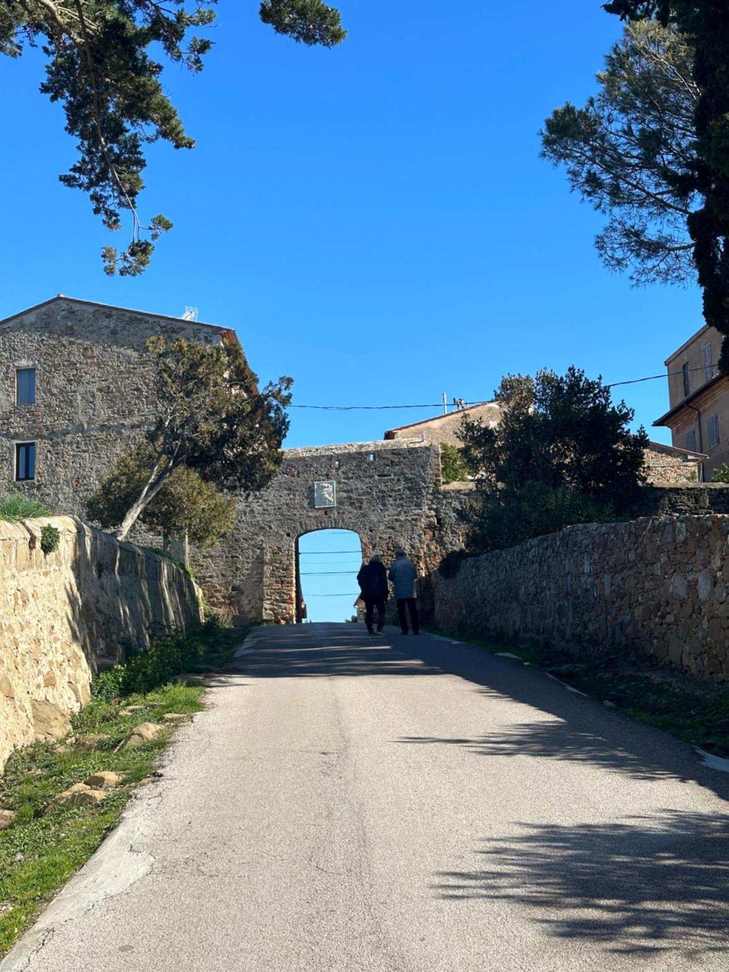 Apartamento La Casa Di Nonna Ottorina Venturina Terme Exterior foto