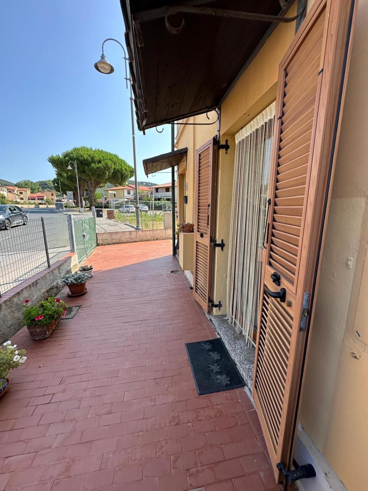 Apartamento La Casa Di Nonna Ottorina Venturina Terme Exterior foto