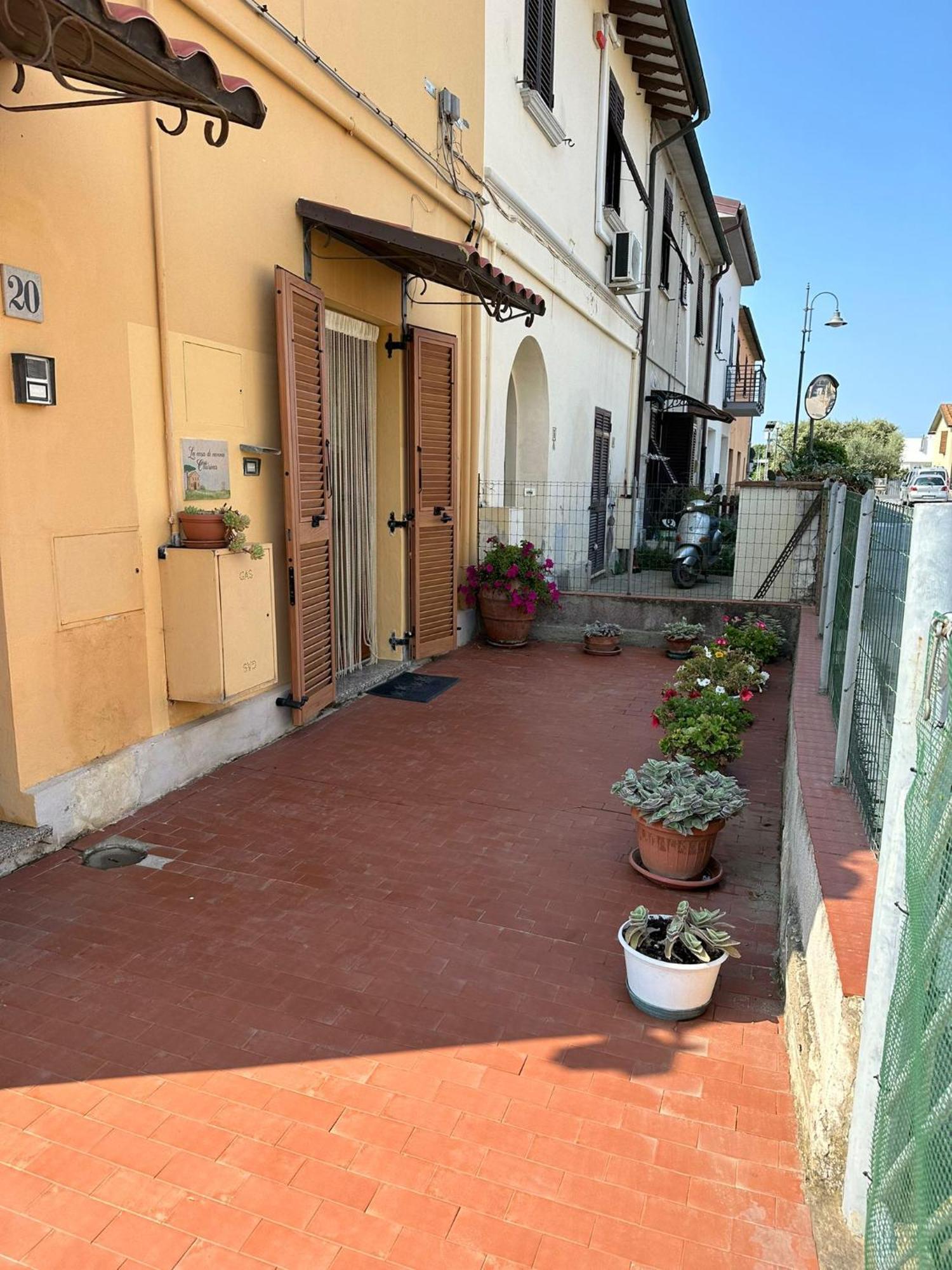 Apartamento La Casa Di Nonna Ottorina Venturina Terme Exterior foto